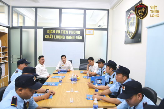 Họp mặt nhân viên